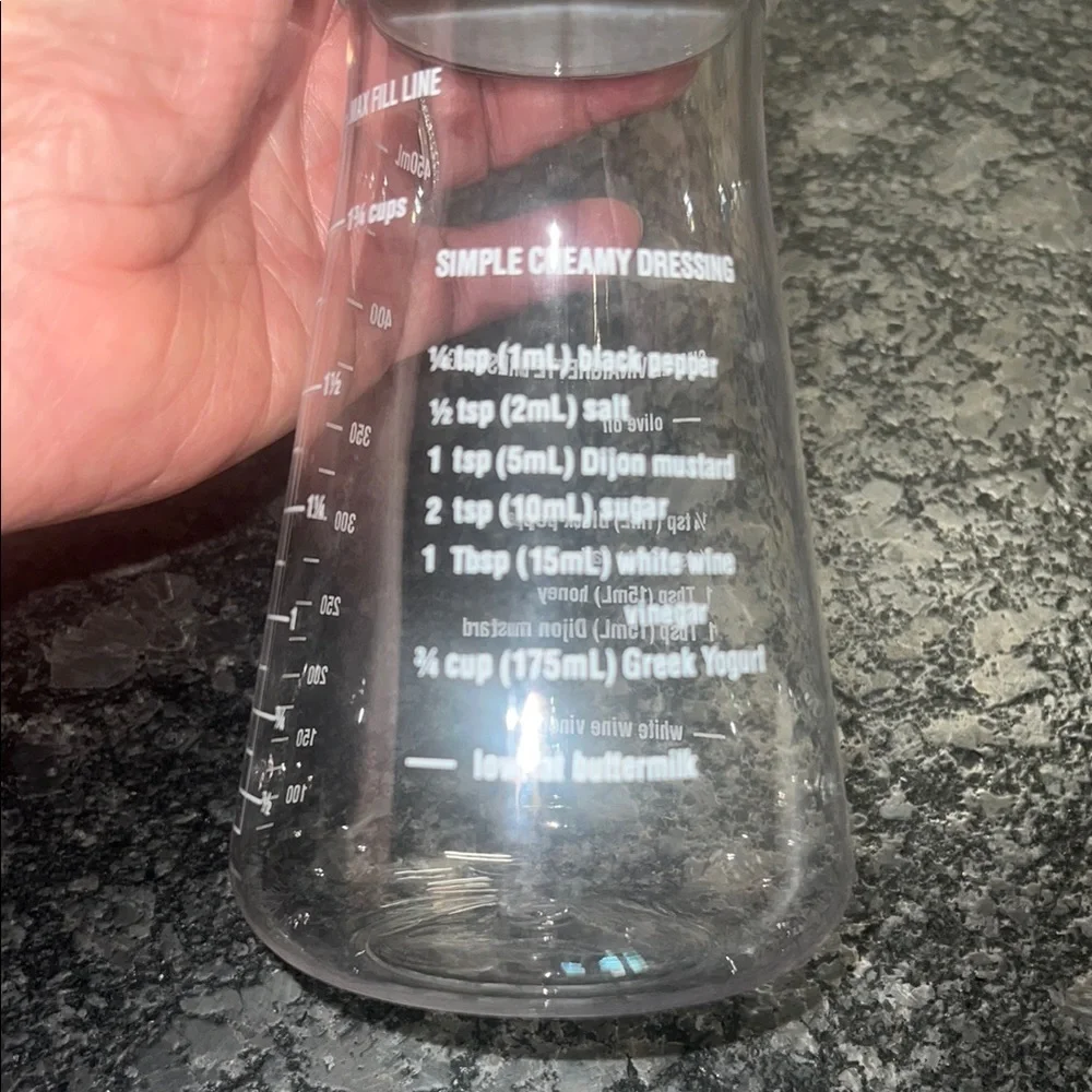 Pampered Chef salad dressing  Carafe with White Lid Recipe included on jar.